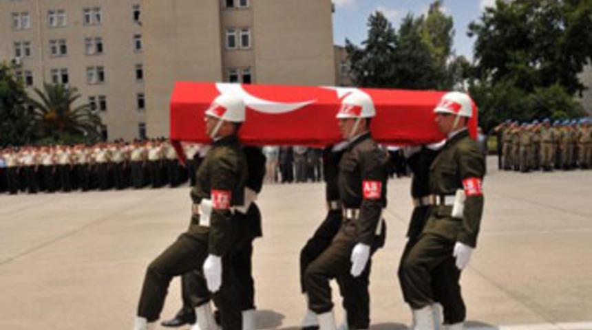 Askeri ara&ccedil; kaza yaptı: 1 şehit