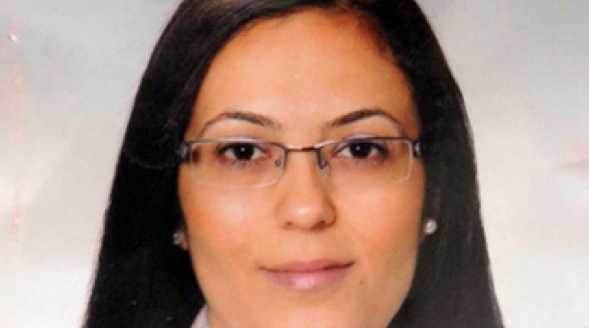 Kadın hakim bı&ccedil;akla intihar etti