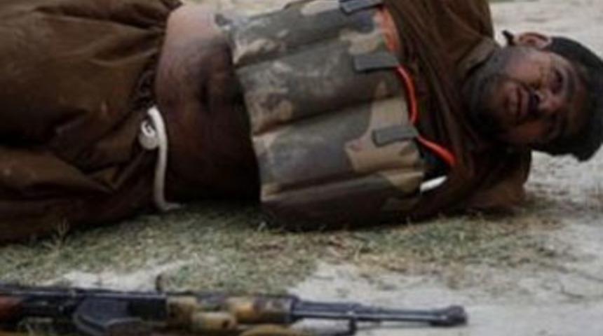 Afganistan'da canlı bomba son anda engellendi