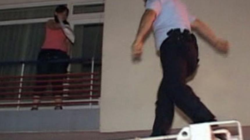 Polisten &ccedil;&ouml;p kamyonlu kurtarma operasyonu