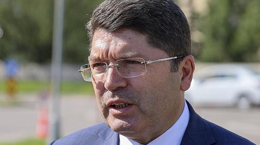 Bakan Tunç'tan açıklama geldi: Tartıştığı kişiyi arabanın arkasında sürükleyen sürücü tutuklandı