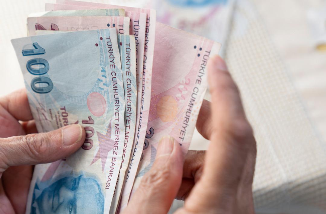 Emekli zammında hesapları değiştirecek ayrıntı!  Net zam oranını verdi, en d&uuml;ş&uuml;k emekli maaşı i&ccedil;in bu rakam ilk kez ortaya &ccedil;ıktı!