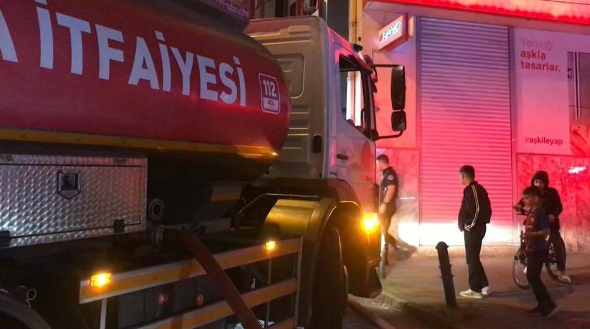 Bursa’da iş hanının çatı katında çıkan yangın korkuttu
