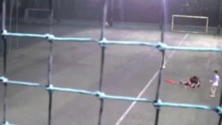 Arkadaşlarıyla top oynamaya gitmişti! Kasıklarına top çarpan 10 yaşındaki çocuk hayatını kaybetti... Saniyeler içinde yere yığıldı