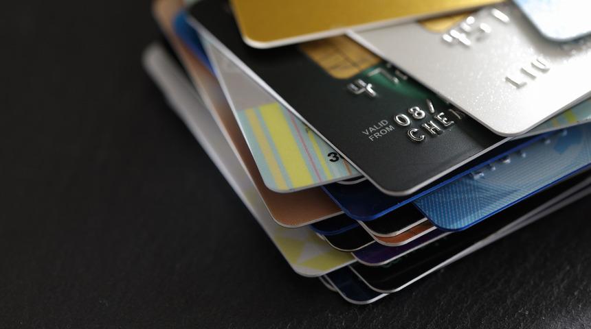 Merkez Bankası adımı attı ama harcamalar devam etti: 323 bin kişi kredi kartı borcu nedeniyle takibe düştü