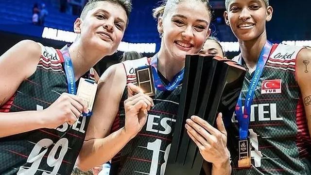 Zehra Güneş: Ebrar ve Vargas takım giydi! Tarzlarıyla sosyal medyayı salladılar