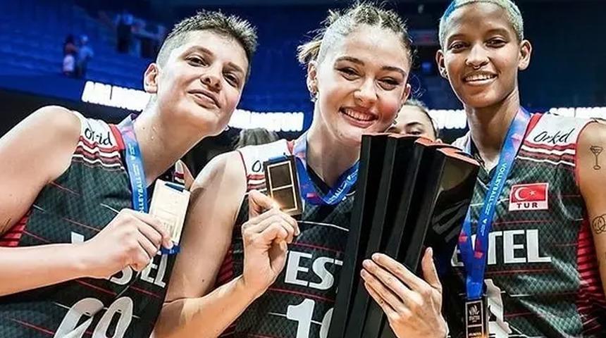 Zehra Güneş: Ebrar ve Vargas takım giydi! Tarzlarıyla sosyal medyayı salladılar