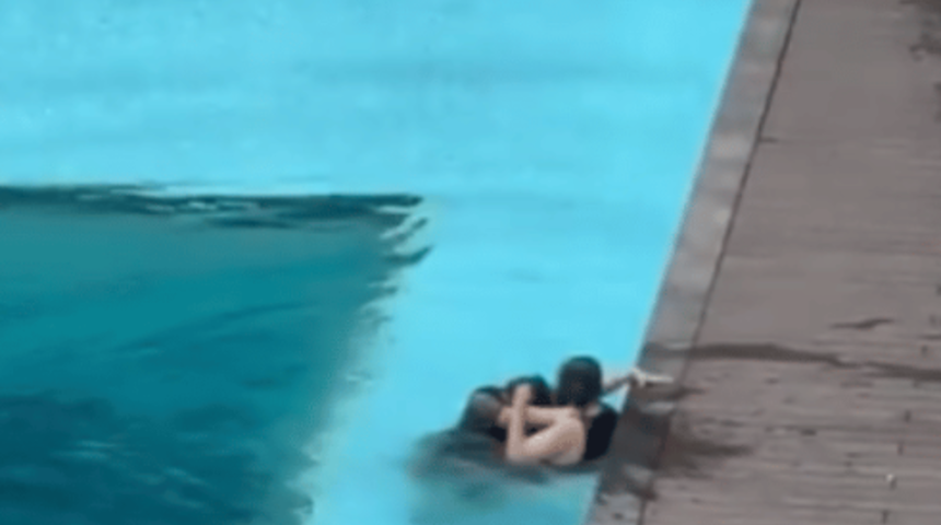 Tüyler ürperten görüntüler! Çiftin havuz başındaki kavgası bir anda şiddetlendi... Sevgilisini otelin havuzunda boğmaya çalıştı