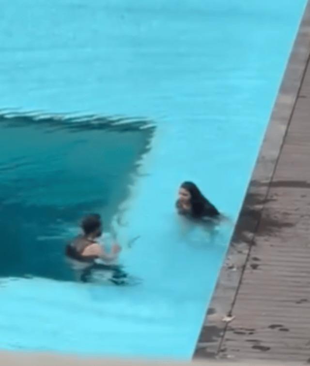 Tüyler ürperten görüntüler! Çiftin havuz başındaki kavgası bir anda şiddetlendi... Sevgilisini otelin havuzunda boğmaya çalıştı 640xauto