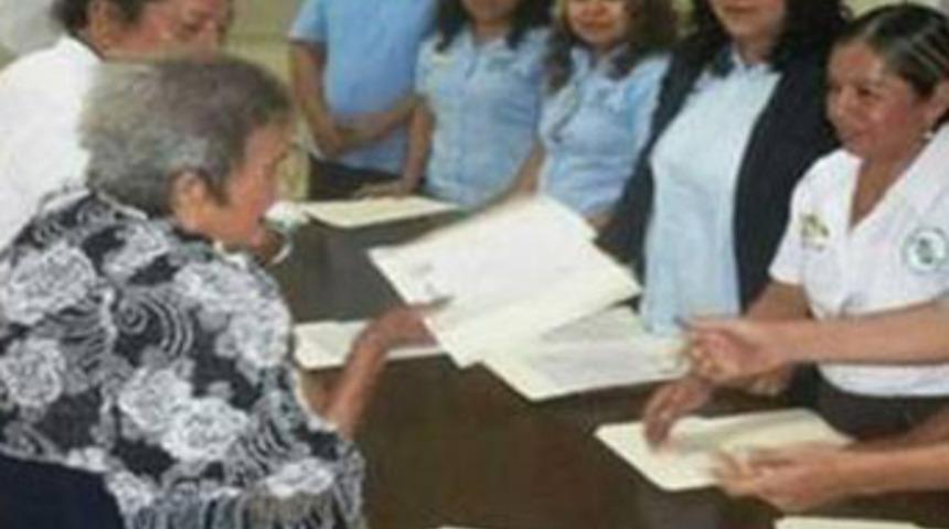 100 yaşında ilkokulu bitirdi