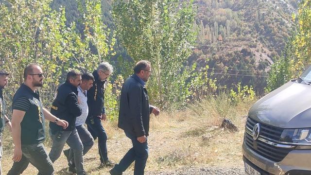 Eşini boğup uçurumdan attığını itiraf etti, mahkemedeki sözleri şaşkına çevirdi! 'Belki de ailesi saklıyor' 640xauto