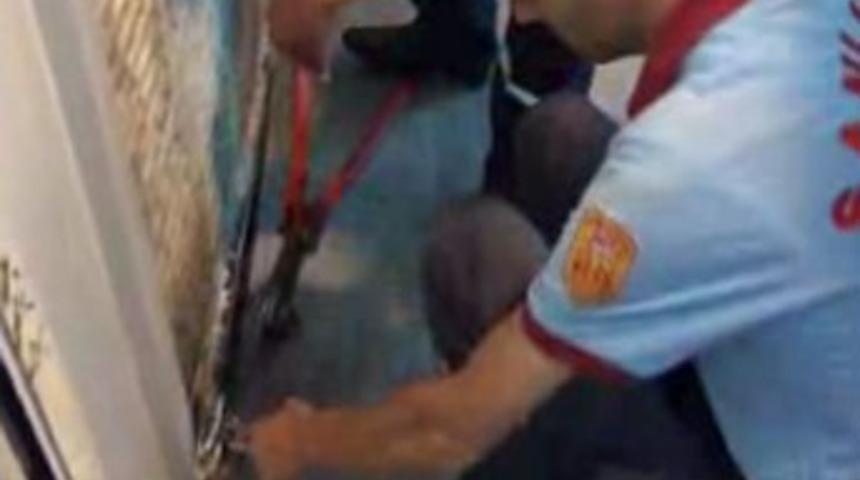 Kediyi kurtarmak için seferber oldular