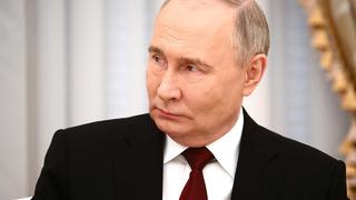 Putin tehlikeye dikkat çekti: 'Askerlerimizin üstünde sinek gibi insansız hava araçları uçuyor'