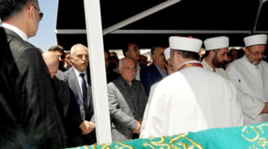 &Ouml;zal&rsquo;ın yeğeni son yolculuğuna uğurlandı