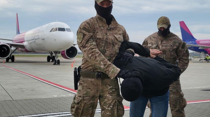 Almanya'da cinayet işleyen Türk vatandaşını Polonya Sınır Koruma ekipleri uçakta yakaladı