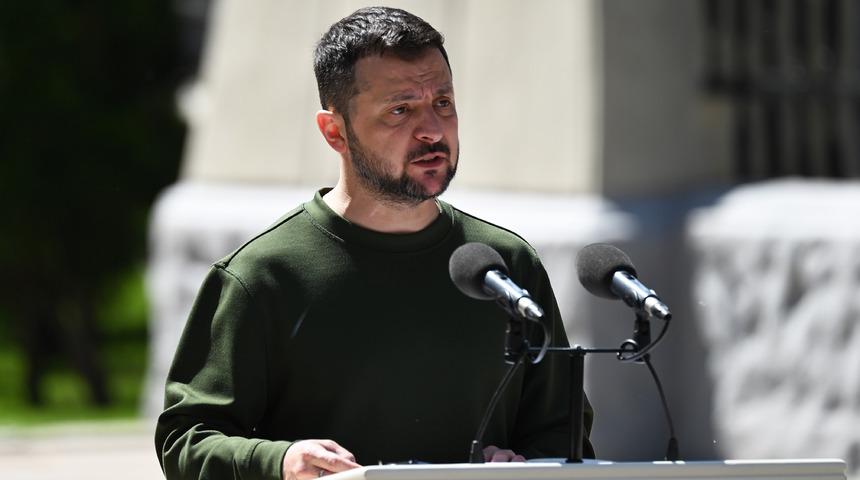 Ukrayna'da suikast iddiası! Zelenskiy kritik ismi görevden aldı! "Putin'e hediye olacaktı, başarısız oldu"