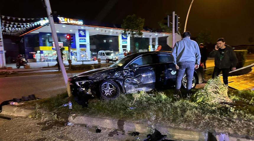 Düzce'de otomobille hafif ticari aracın karıştığı kazada 3 kişi yaralandı