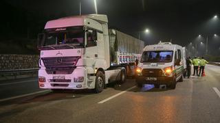 Bursa'da tıra arkadan çarpan hafif ticari aracın sürücüsü yaşamını yitirdi