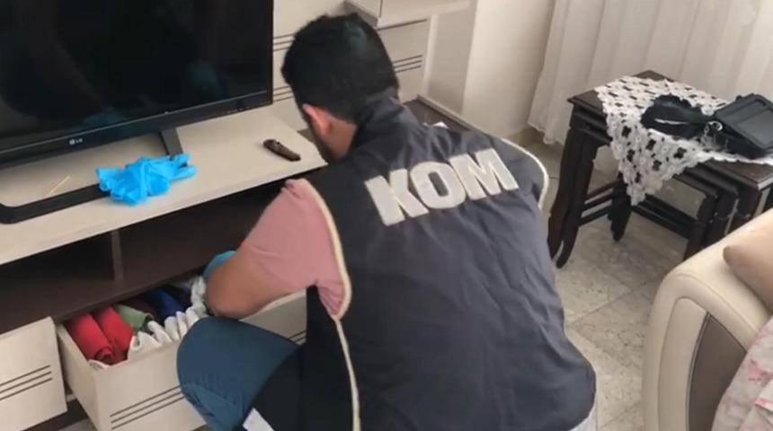 Ehliyet sınavında özel düzenekle kopya çektiren 5 şüpheli tutuklandı