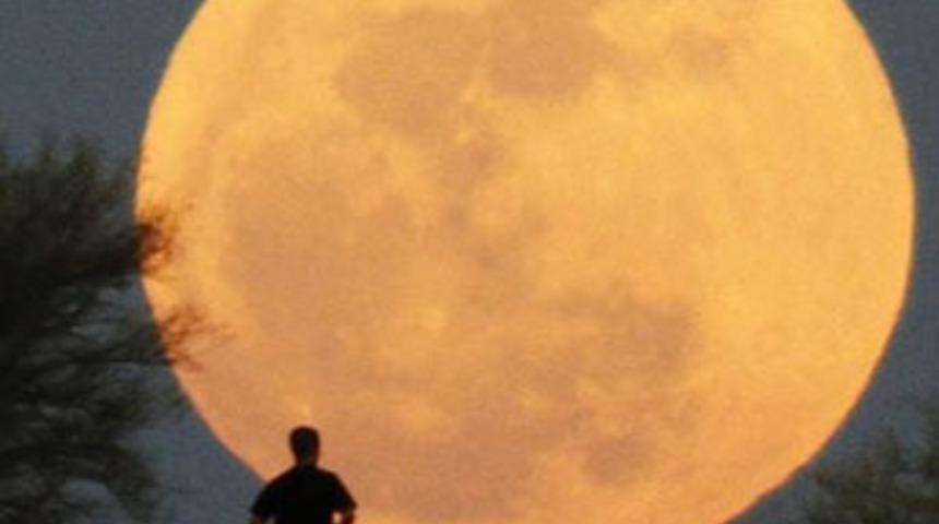 Bu gece Ay'a dikkatli bakın