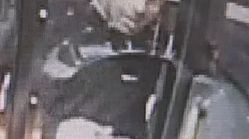 Otobüste genç kızı taciz etti! Hiçbir şey olmamış gibi otobüsten böyle indi... Güvenlik kamerasına saniye saniye yakalandı