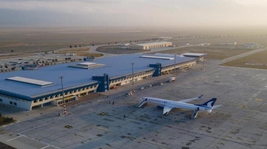 Çardak Havalimanı Nisan Ayında 36 bin 651 yolcuya hizmet verdi.