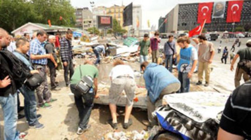Gezi Parkı'ndaki barikat kaldırılıyor