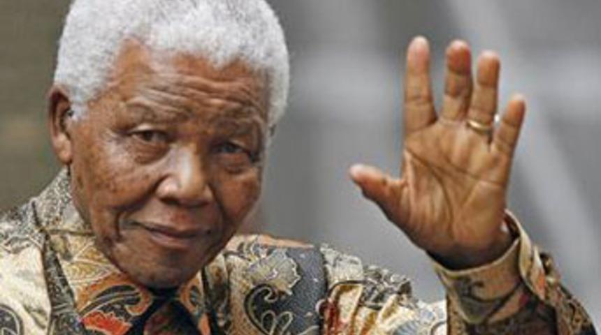 Nelson Mandela tekrar hastanede