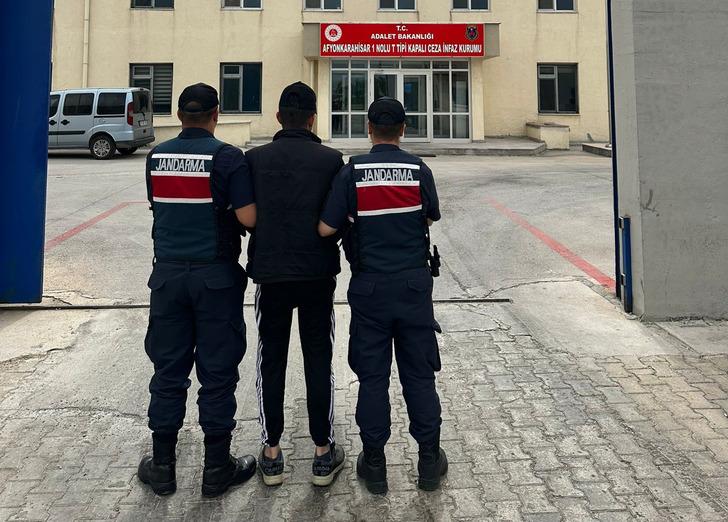 9 yıl 4 ay 15 g&uuml;n hapis cezasıyla aranıyordu! Jandarma tarafından kıskıvrak yakalandı