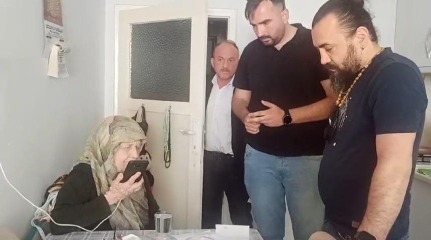 Az kalsın dolandırıcıların kurbanı olacaktı! 69 yaşındaki Vahide teyzeyi polis kurtardı: &ldquo;Polisler gelip konuşmasaydı, asla inanmazdı"