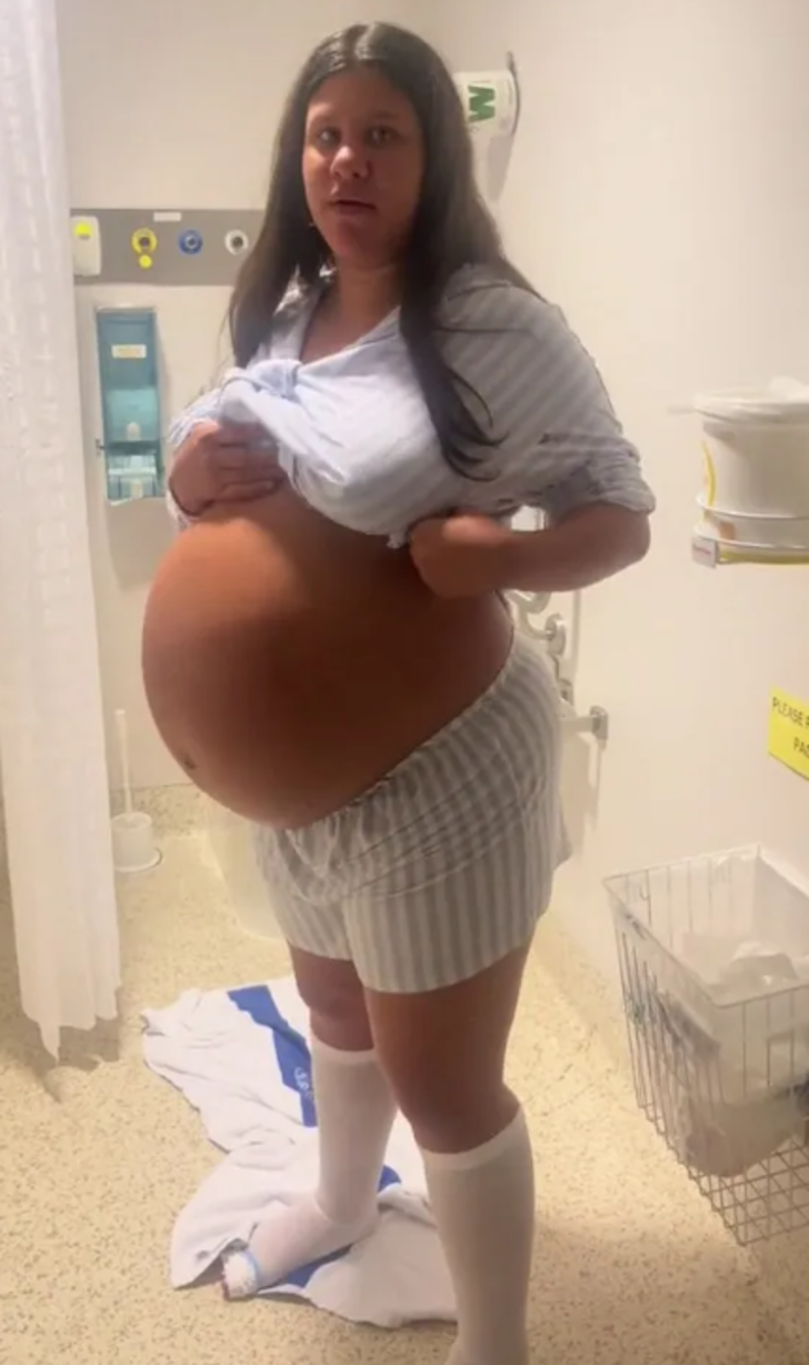 Hamilelik göbeği tahmin ettiğinden daha fazla büyüdü! Yürümekte zorlandığı anlar sosyal medyada viral oldu: "İkizlere hamileyken benim karnım daha küçüktü"