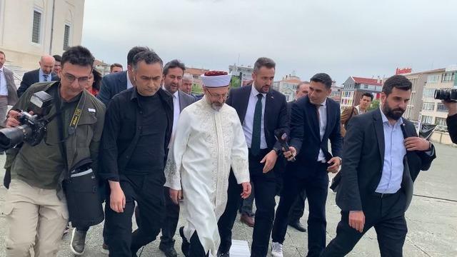 Diyanet İşleri Başkanı Erbaş yöneltilen o soruyu duymazlıktan geldi!