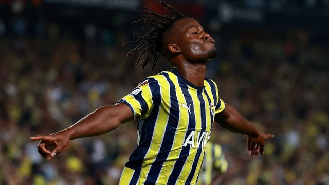 Yeni sezonun bombası şimdiden patlayabilir! Fenerbahçe'nin yıldızı Michy Batshuayi için Galatasaray iddiası... 640xauto