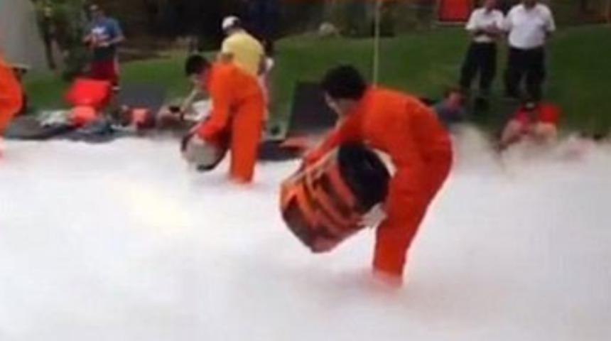 Havuz partisinde facia!