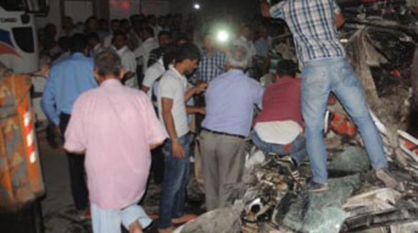 Cizre'de korkun&ccedil; kaza: 2 &ouml;l&uuml;, 6 yaralı