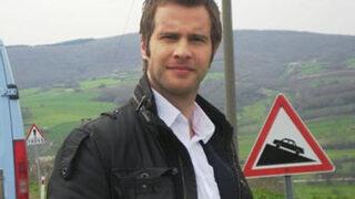 Ünlü sanatçı gaz fişeğiyle vuruldu!