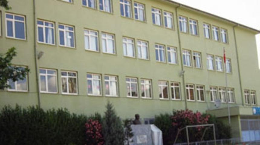 Öğrencisinin önüne "ben eşeğim" yazdı