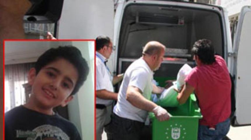 Boğulan oğlunun cesedini teslim aldı