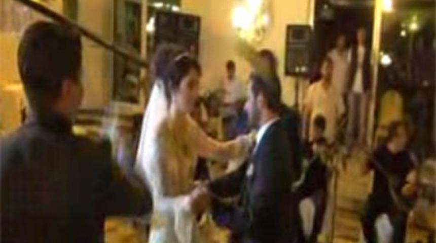 Aşiret d&uuml;ğ&uuml;n&uuml;nde dolar yağmuru