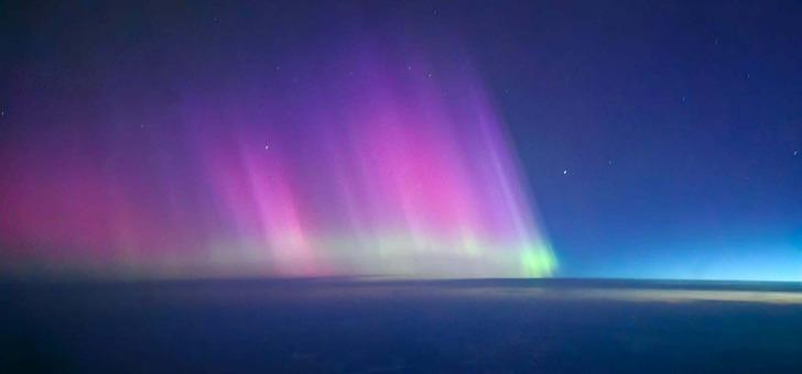 Türk pilotları kuzey ışıklarını böyle görüntüledi! Havada görsel şölen oluştu... Göre cep telefonuna sarıldı G2