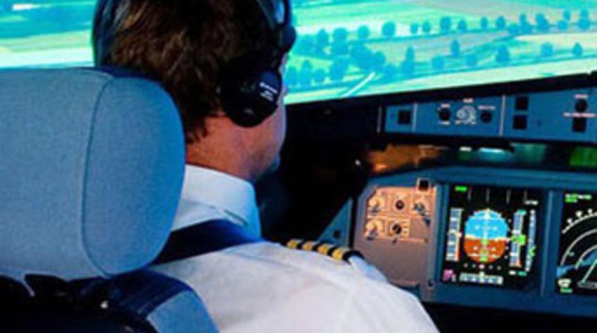 Pilot telsizdeki m&uuml;zik yayınını duyunca...