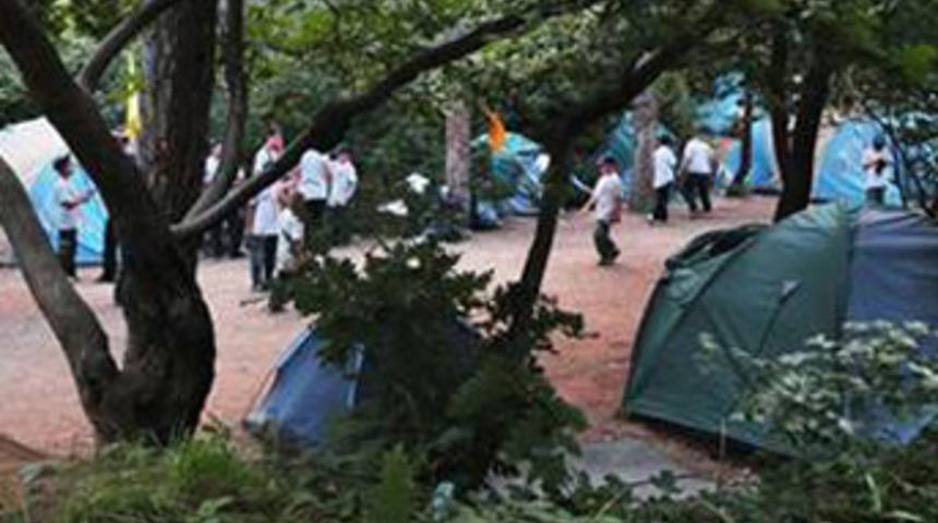 İzci kampında silah eğitimi