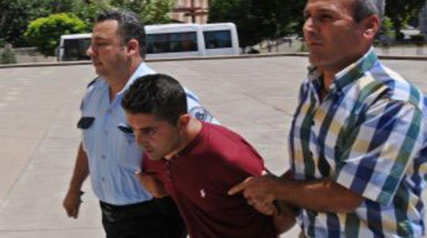 Evi terk eden karısını bı&ccedil;aklayarak &ouml;ld&uuml;rd&uuml;