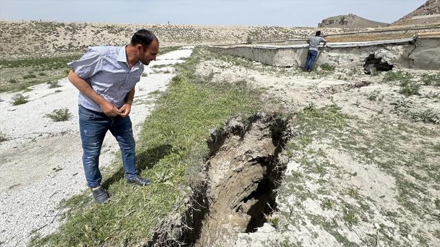 O ilimizde dikkat çeken manzara! Muhtar, "Tehlike arz ediyor" diyerek anlattı, mahalle sakini "Endişeliyiz" dedi: Uzmanı ise böyle açıkladı 640xauto