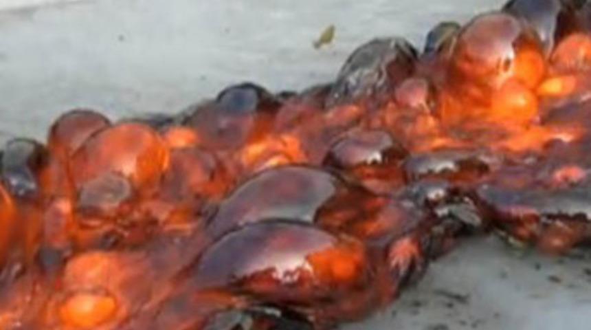 Lavlarla buzun buluştuğu an