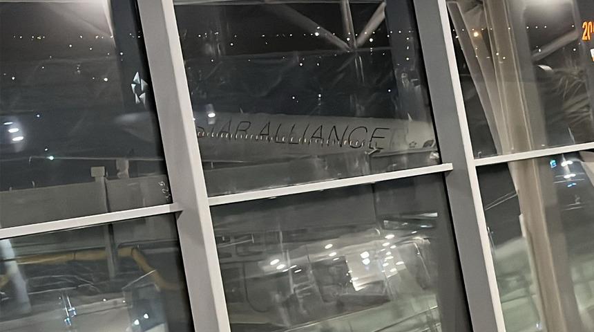 Fenerbahçe maçı öncesi İstanbul'a hareket eden Kayserispor'un uçağına yıldırım isabet etti!