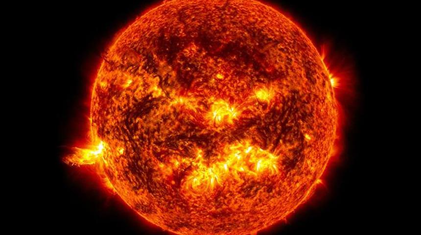 'Güneş patlaması' Türkiye'de iletişimi etkileyecek mi? Bakanlıktan açıklama geldi: Haberleşmede aksama yok