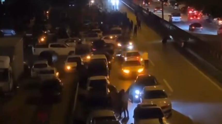 Sakaryaspor’un final coşkusu sokaklara sığmadı