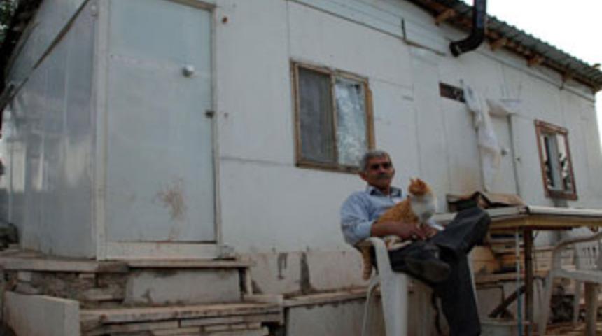 Buzdolabı kapılarından yaptı