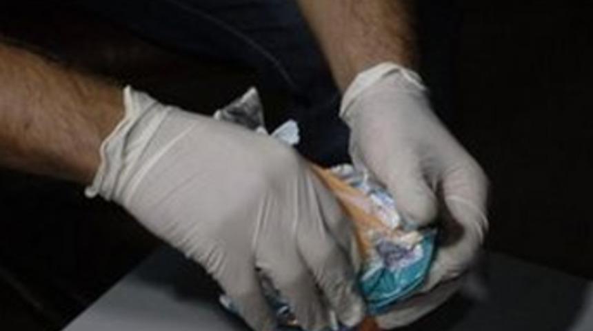 Kadın pedine gizlenmiş eroin yakalandı!